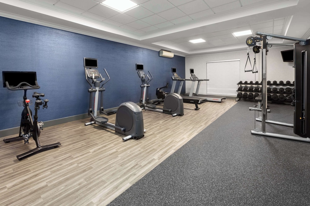 Hampton Inn & Suites Saginaw - photo 32