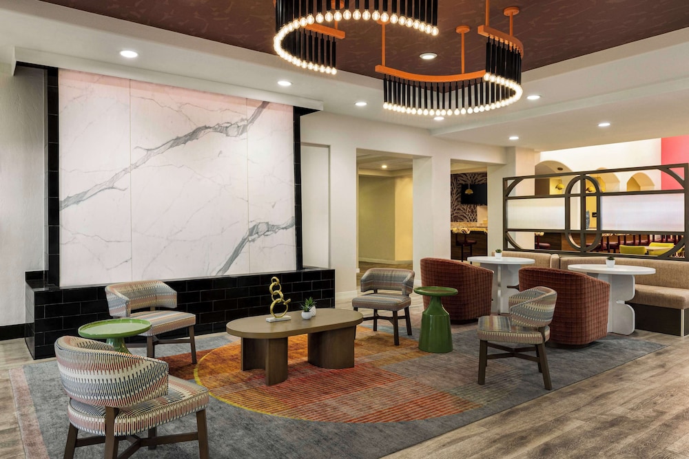 Hampton Inn Tropicana - photo 3