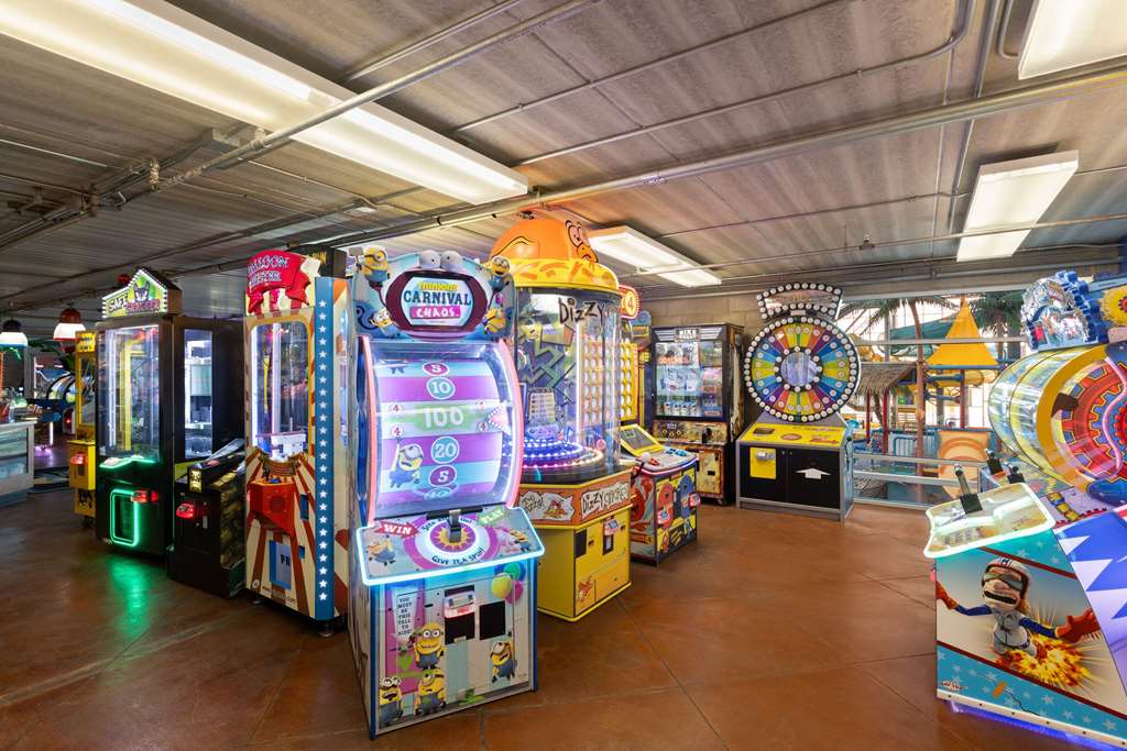 La Quinta Inn and Suites by Wyndham at WaTiki Waterpark - photo 2