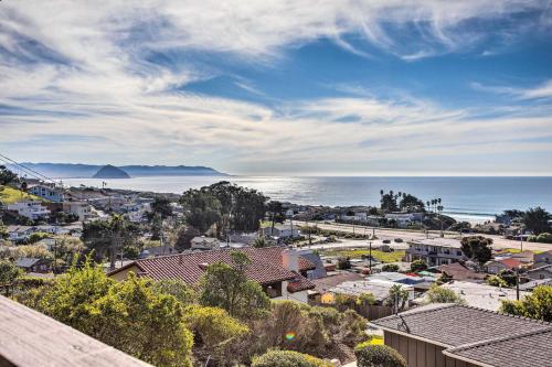 Pet Friendly Cayucos Home with Ocean Views — 4-Star Luxury Hotel in Cayucos, United States