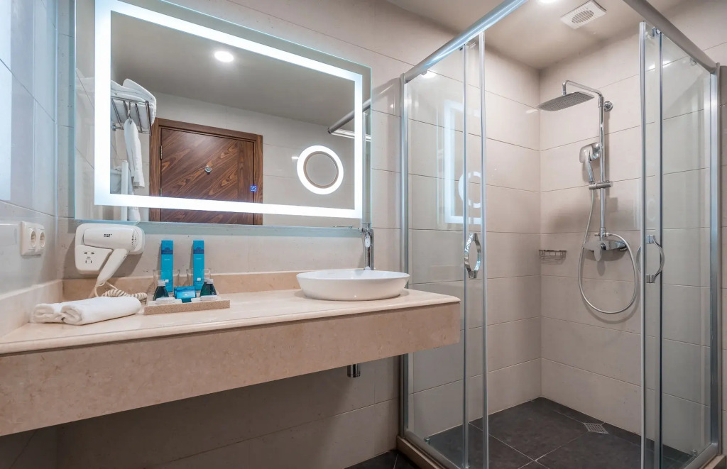 Luxury Dreamland Oasis Apartments
