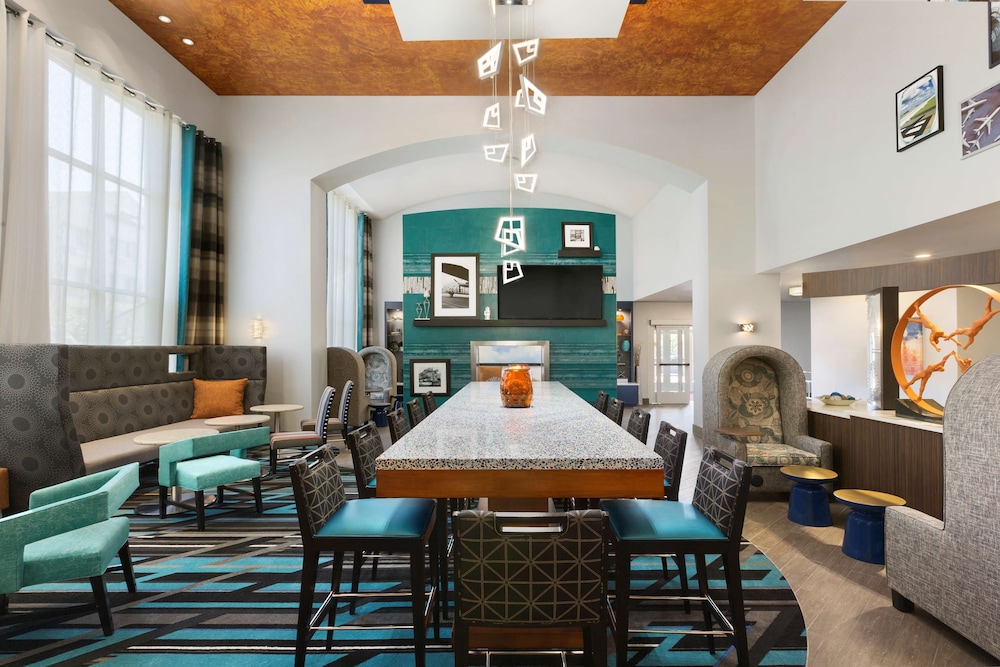 Hampton Inn & Suites Herndon Reston - photo 5