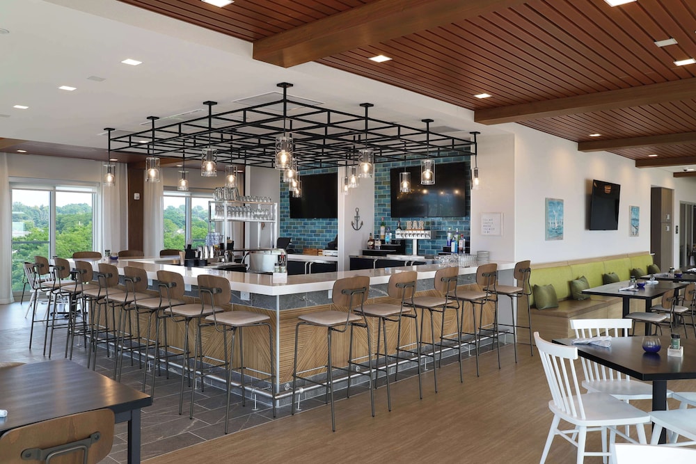 Hampton Inn & Suites Manistee Waterfront - photo 42