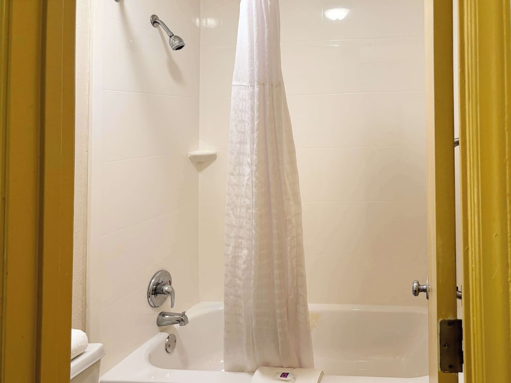 Sunset Inn Northlake - photo 20