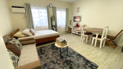 Nuvali Studio Retreat Free Pool Access & Fast WiFi — 4-Star Luxury Hotel in Calamba, Philippines