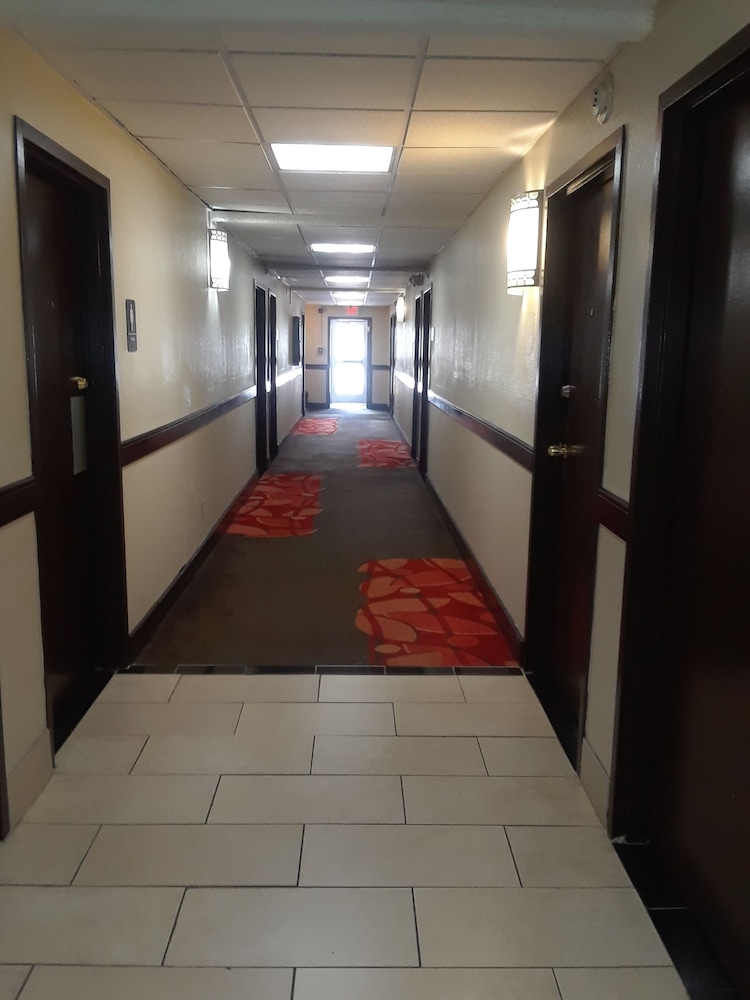 Ramada by Wyndham Albuquerque East - photo 8