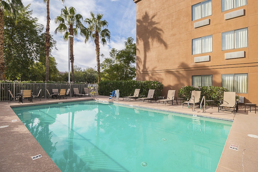 Red Roof Inn PLUS Phoenix West - photo 29