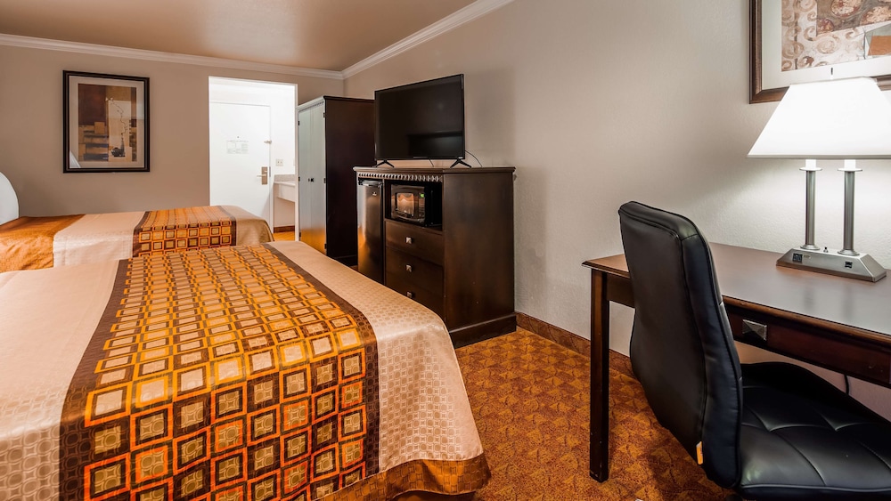 Lompoc Valley Inn and Suites - photo 14