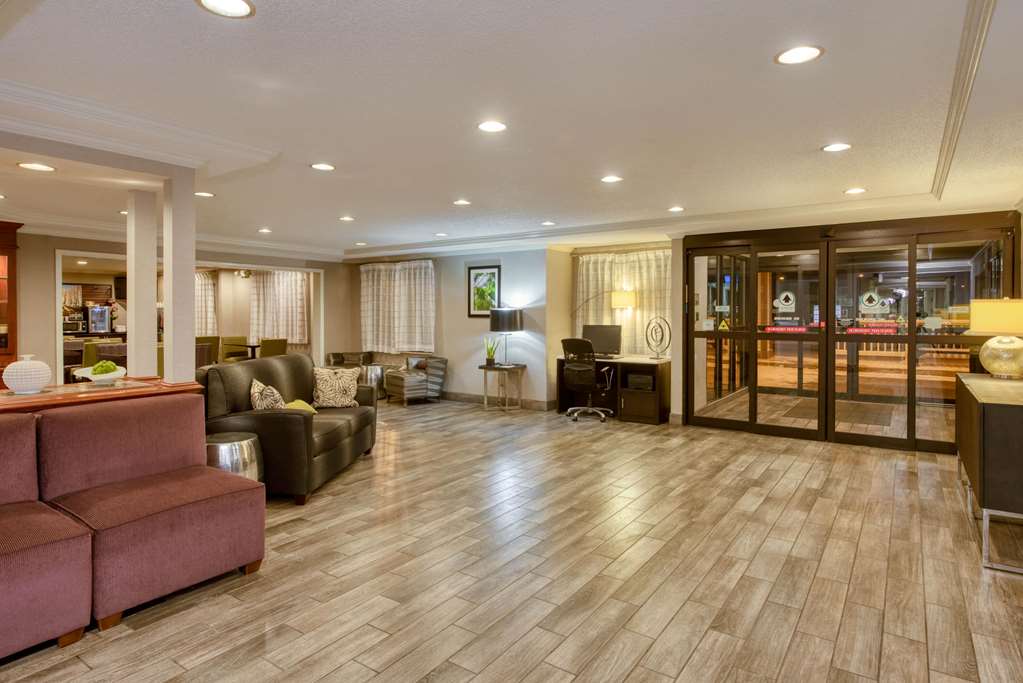 La Quinta Inn & Suites by Wyndham Cleveland Macedonia - photo 4