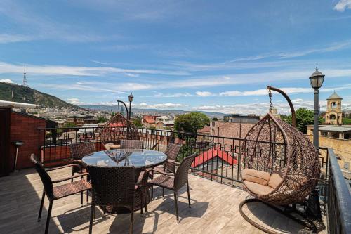 3BR apt w huge terrace & magnificent views