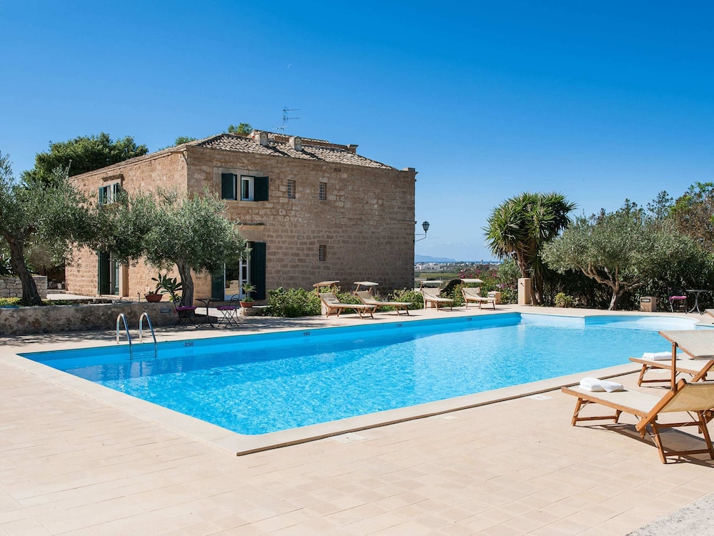 Belvilla by OYO Corte del Sale — hotel in Paceco