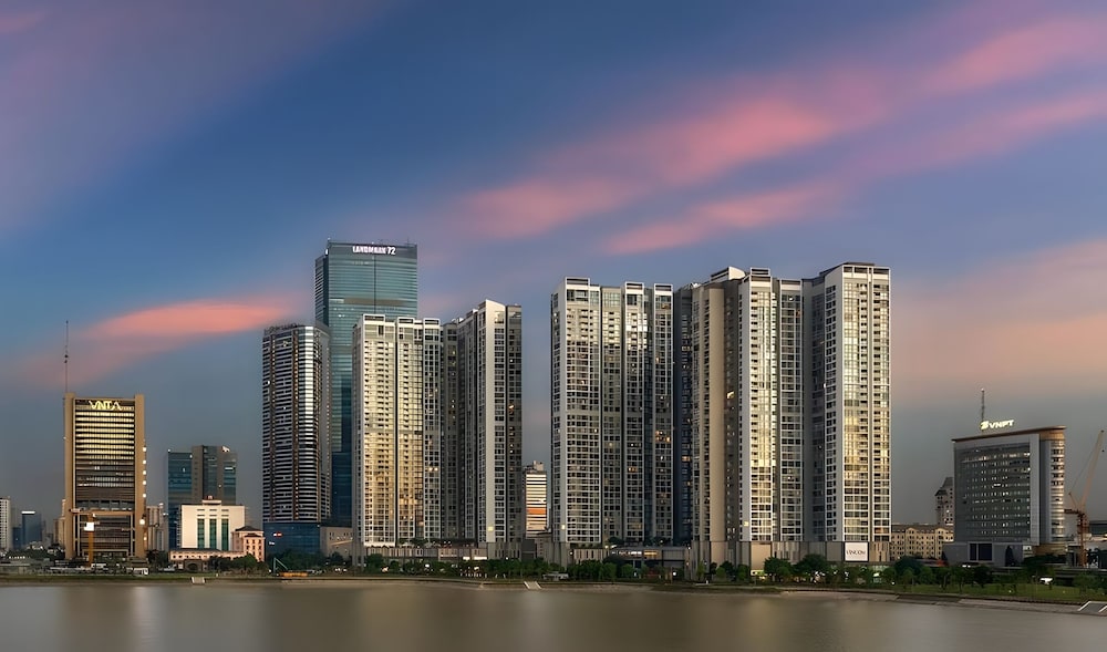 South Homes Vinhomes Skylake Apartment — 4-Star Luxury Hotel in Hanoi, Vietnam
