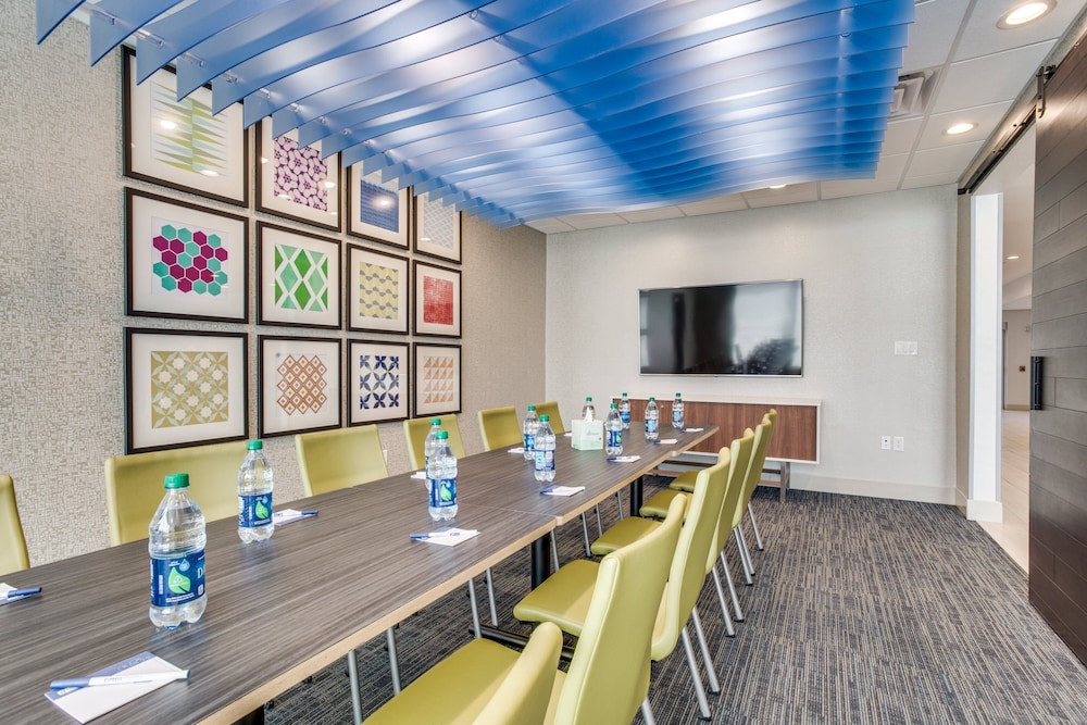 Holiday Inn Express & Suites Denton South by IHG - photo 42