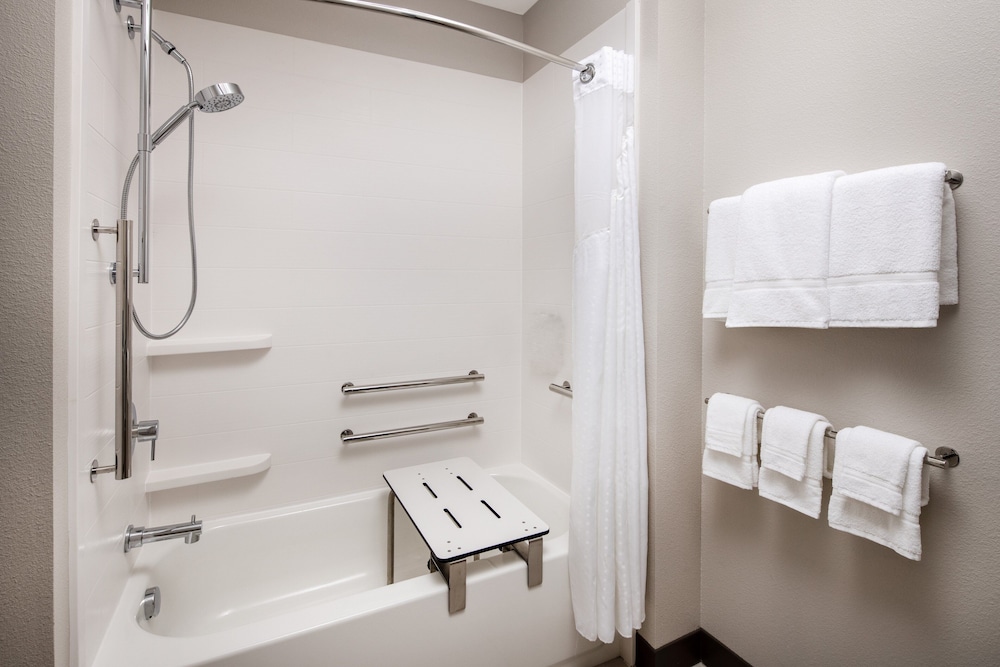 Holiday Inn Express & Suites Ft Myers Beach Sanibel Gateway by IHG - photo 22