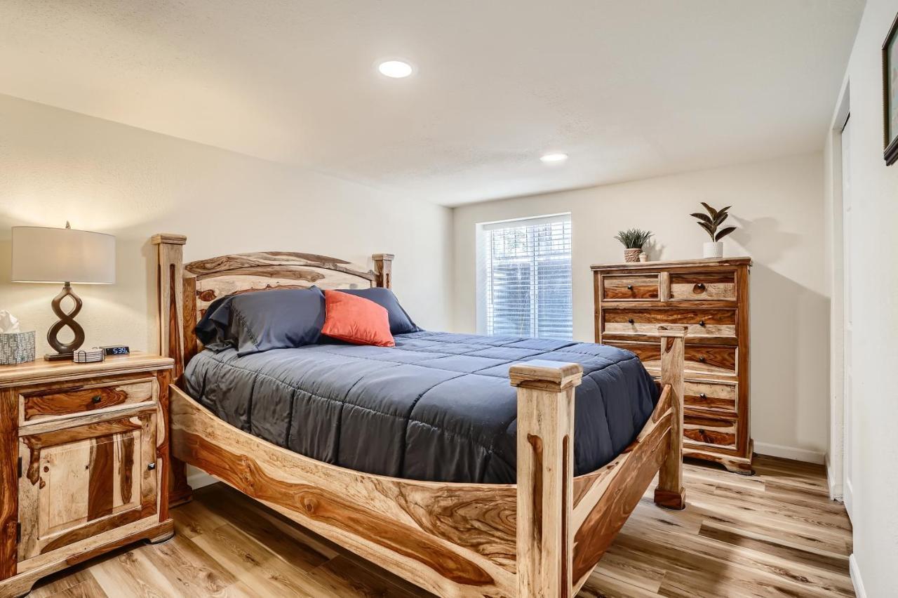 Sloans Lake Getaway Basement Apartment Near Broncos and Downtown Denver — 4-Star Luxury Hotel in Lakewood, United States