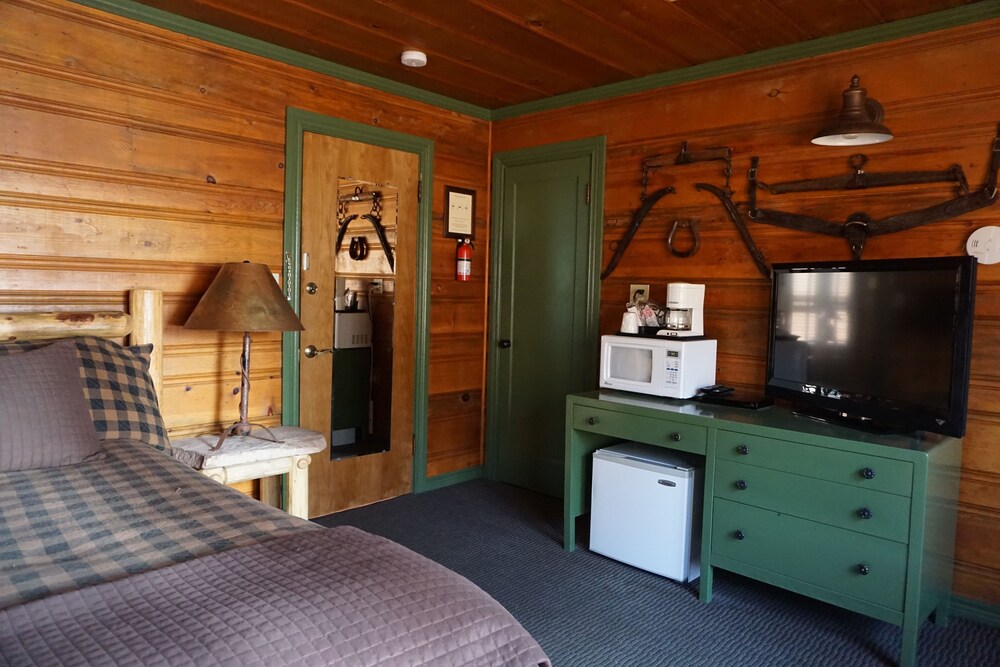 Shaver Lake Village Hotel - photo 7