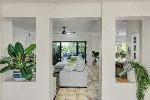 Villa Blue Coastal Family Escape — 4-Star Luxury Hotel in Palm Cove, Australia