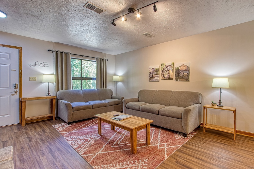 Pinecrest Townhomes 1K2Q Renovated - photo 14
