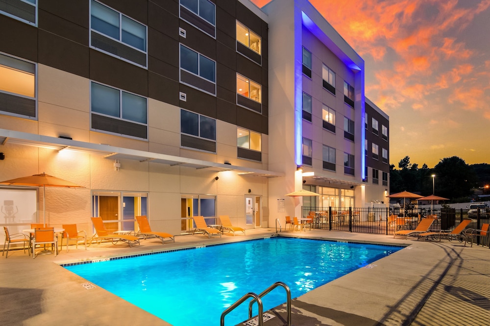 Holiday Inn Express and Suites Asheboro by IHG - photo 30