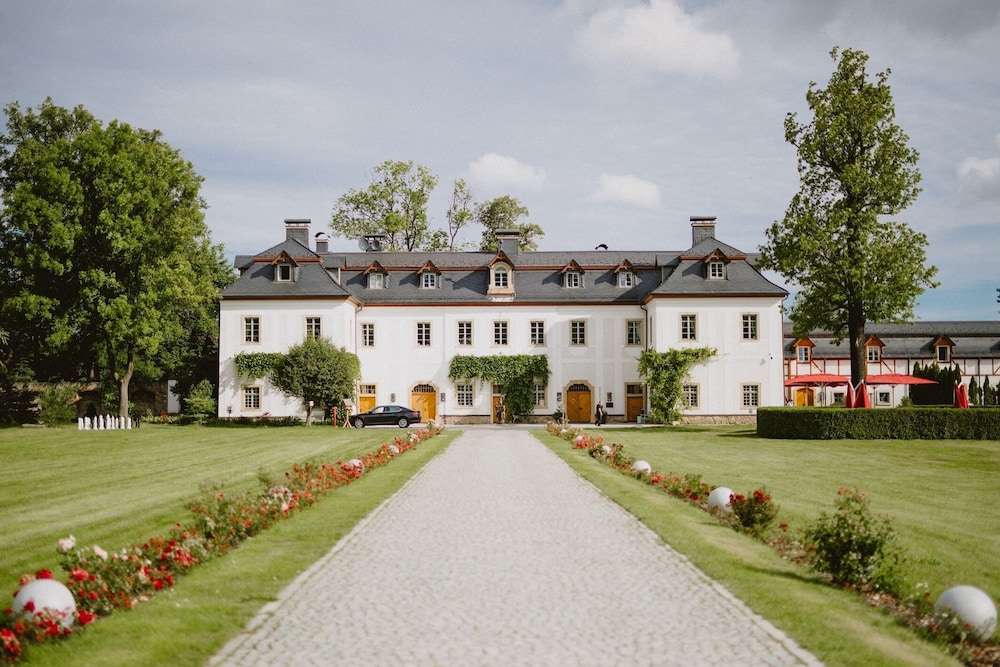 Pałac Pakoszów Schlosshotel Wernersdorf in Jelenia Gora, Poland
