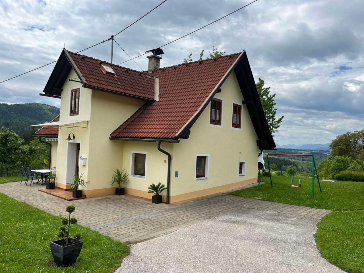 Charmantes Ferienhaus in Bester Lage — hotel in Keutschach Am See
