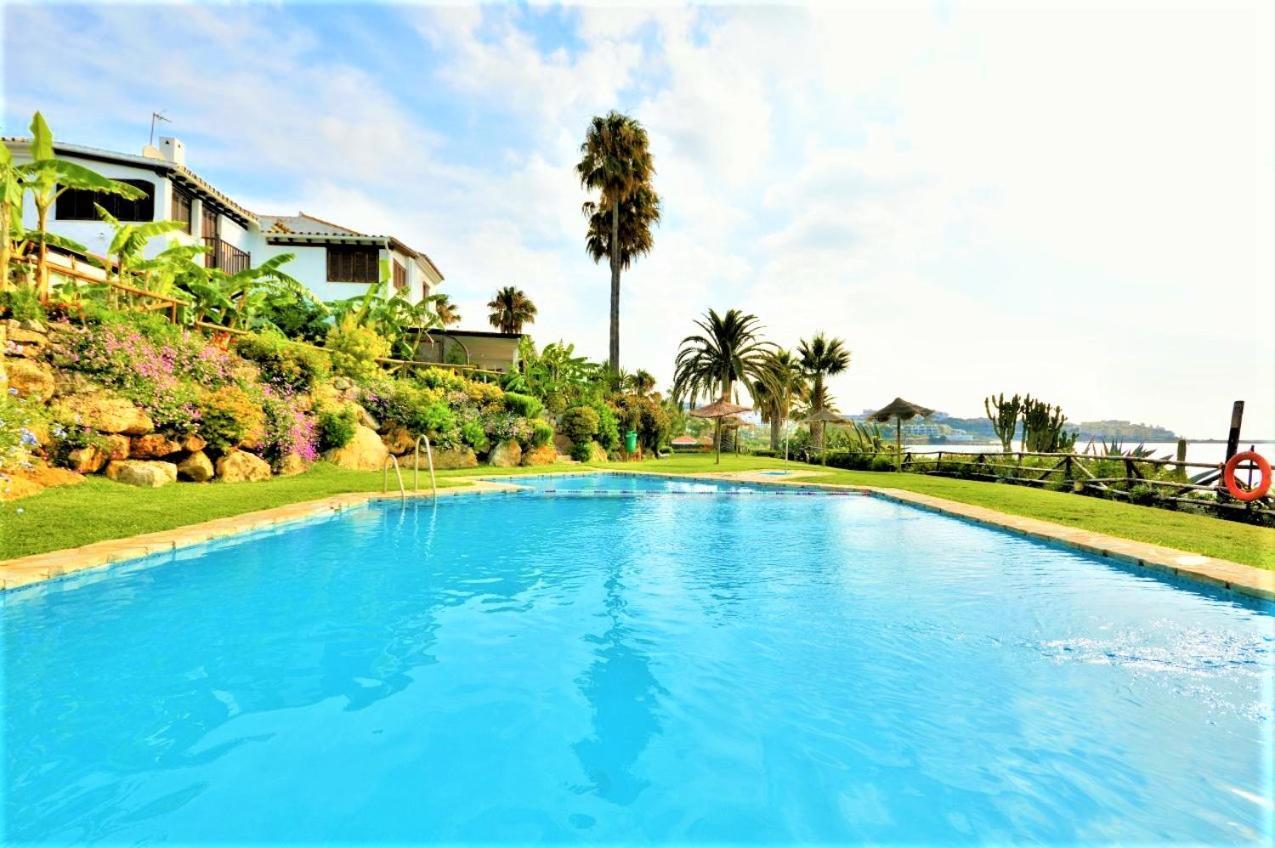 Villa Bahia Azul — 4-Star Luxury Hotel in Estepona, Spain