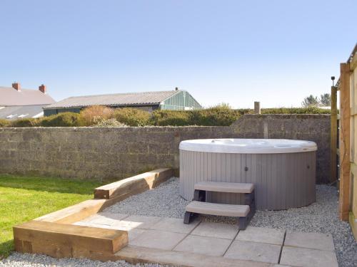 Y Glowty - carbon neutral hotel in Unknown City