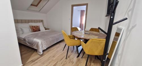Kapitány MP Art Luxury Apartman — 4-Star Luxury Hotel in Balatonboglar, Hungary