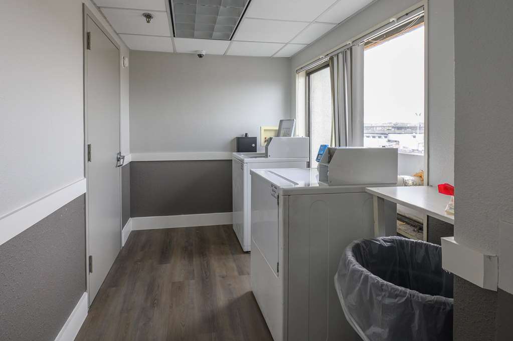 La Quinta Inn & Suites by Wyndham New Haven - photo 34