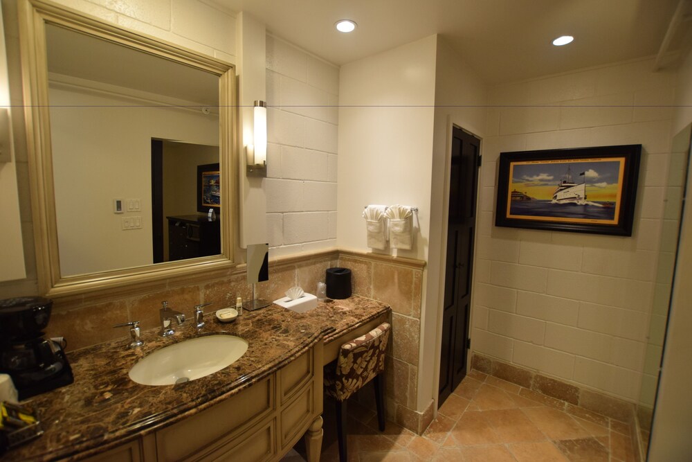 Catalina Courtyard Suites - photo 7