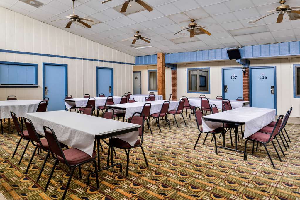 Americas Best Value Inn Ellsworth - photo 20