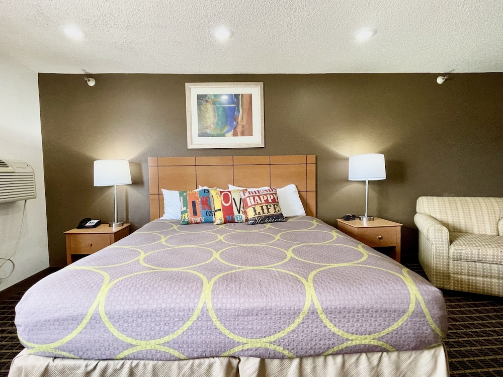 Econo Lodge Quincy - photo 8