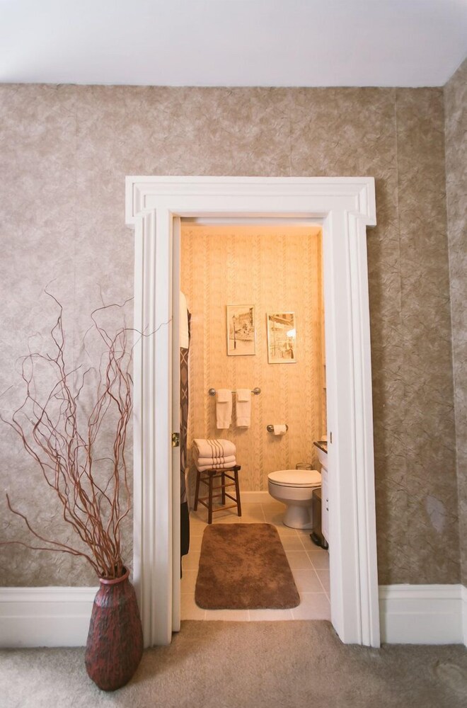 The Mount Vernon Inn - photo 31
