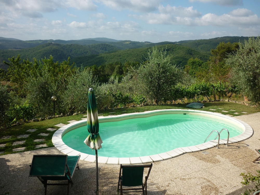 Casa Ceneruzzi — 4-Star Luxury Hotel in Gambassi Terme, Italy