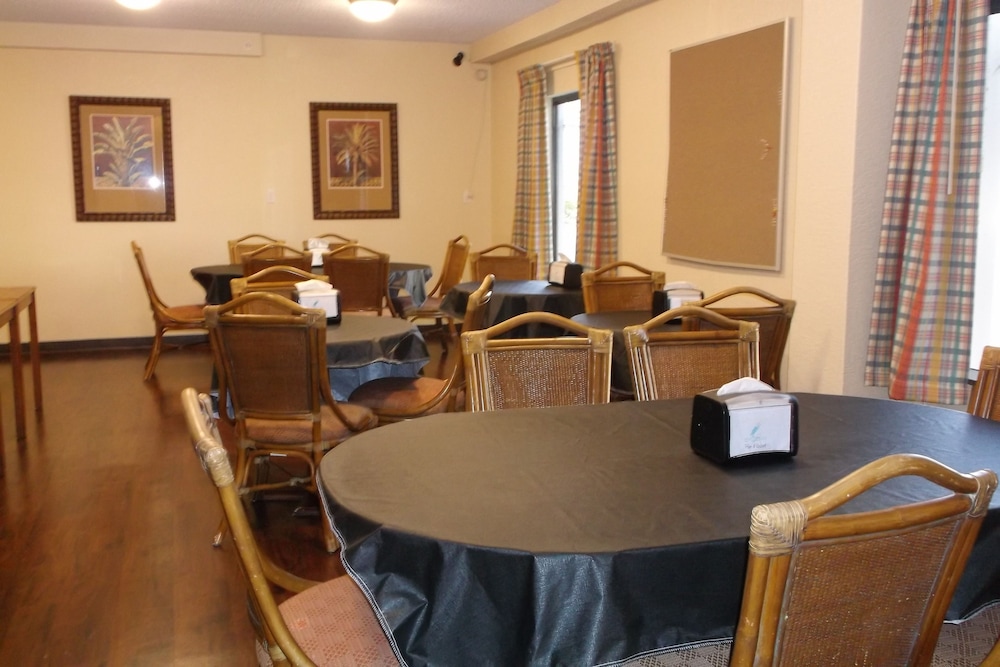 Days Inn & Suites by Wyndham Lake Okeechobee - photo 49