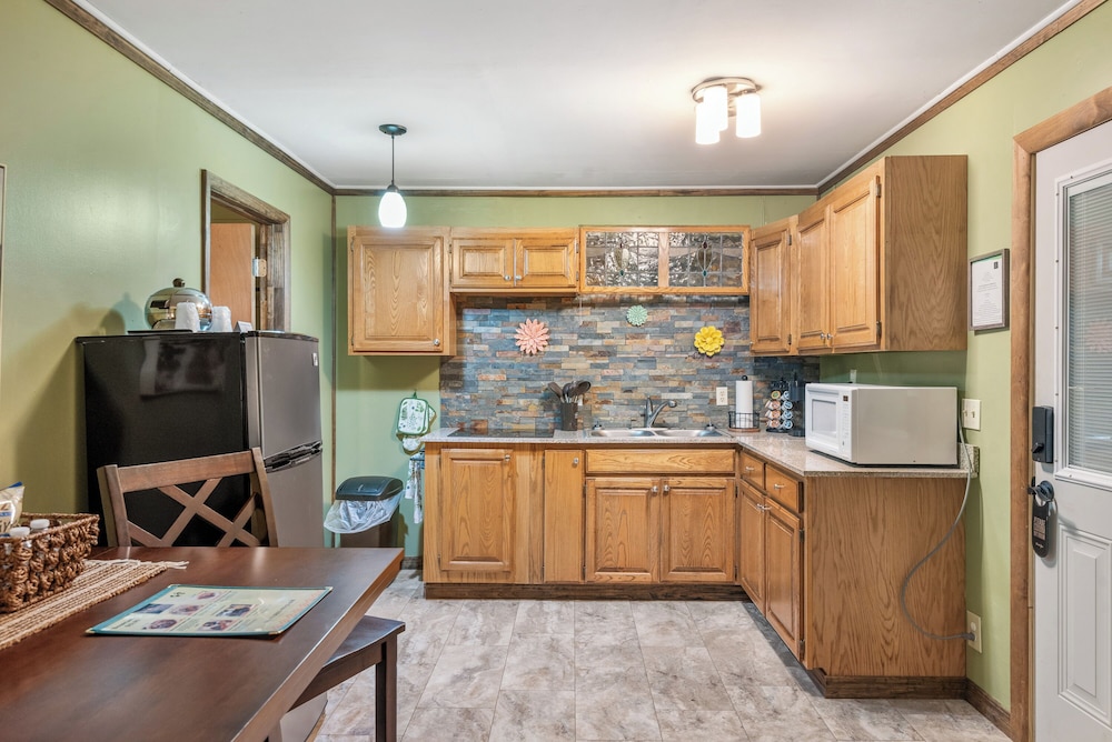 Tall Pines Inn - photo 57