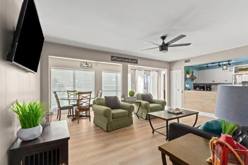 Catching Rays 3 Comm Pools Family & Pet friendly — hotel near Destin Executive Airport