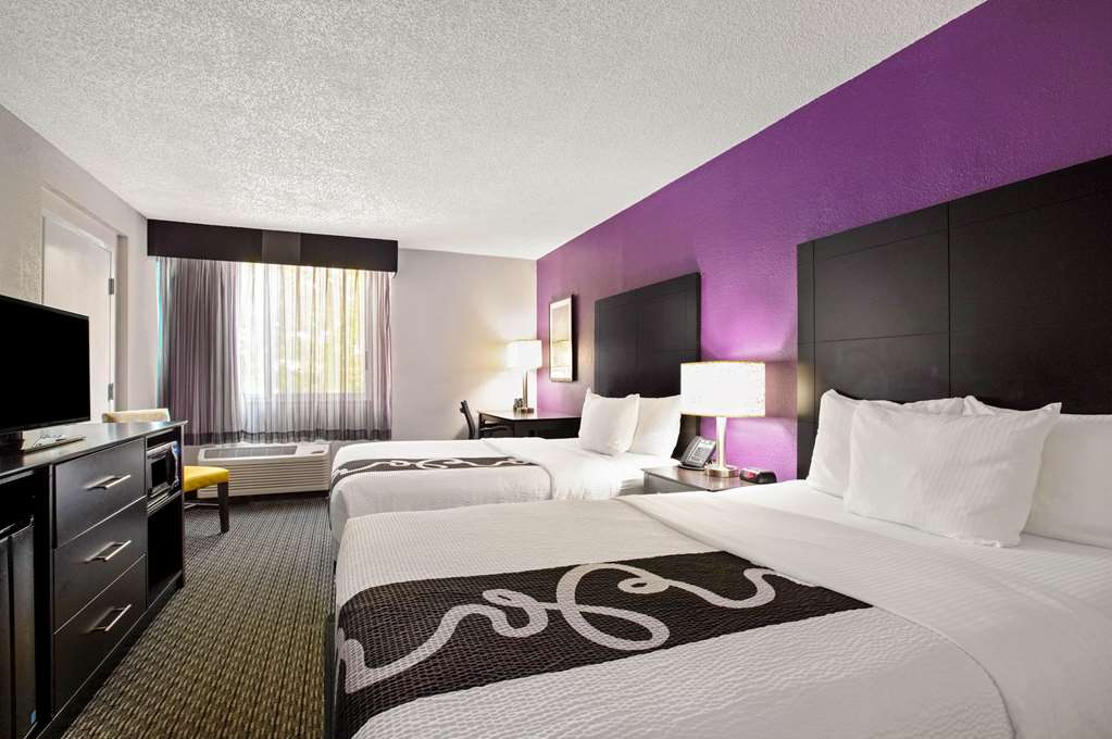 La Quinta Inn & Suites by Wyndham Miami Lakes - photo 12