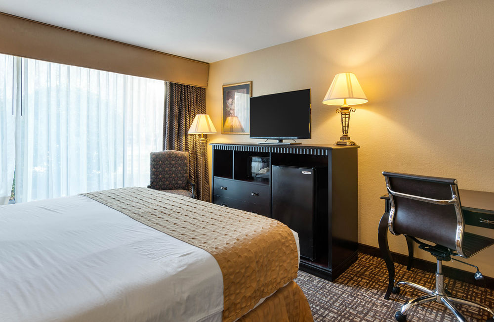 Clarion Inn & Suites By Hampton Convention Center - photo 11