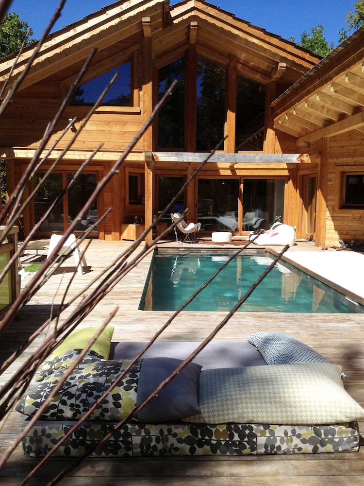 Chalet Flocon — 4-Star Luxury Hotel in Briancon, France