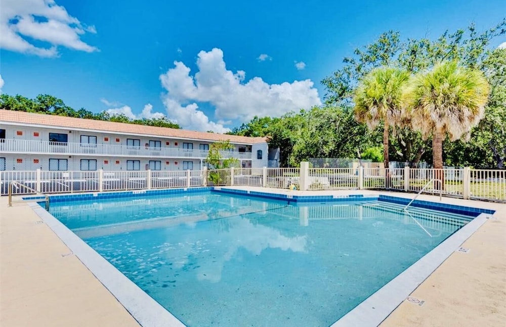 1 1 Condo hotel With Double bed and Community Pool Miles From Disney - photo 15