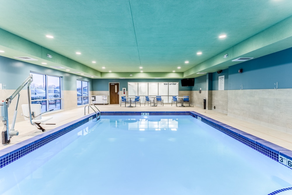 Holiday Inn Express & Suites Springfield North by IHG - photo 12