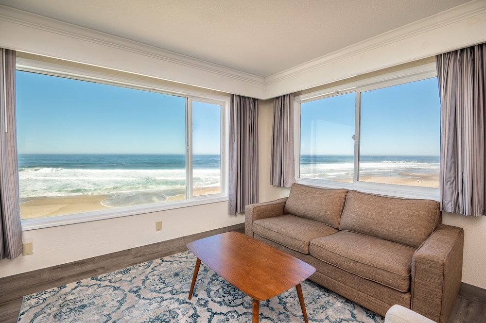 Sailor Jack's Oceanfront Inn - photo 38
