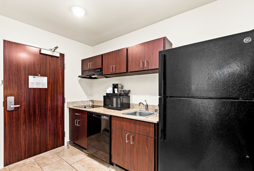 Cobblestone Hotel & Suites Ottumwa - photo 28