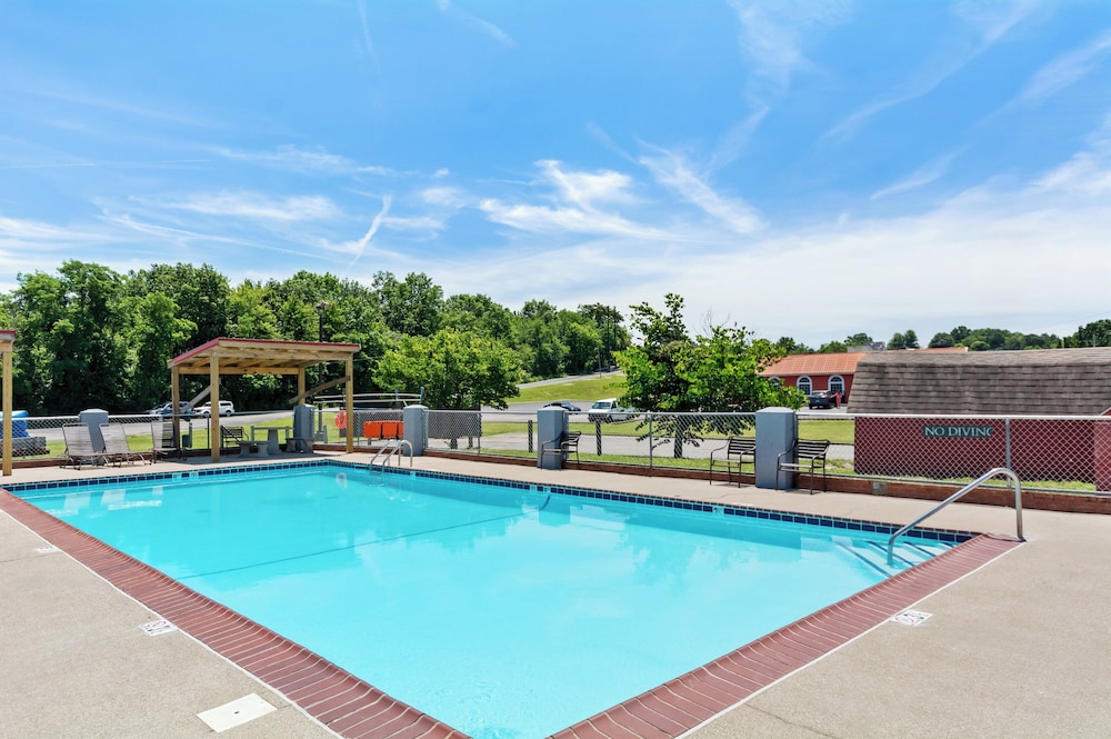 Red Roof Inn Berea - photo 17