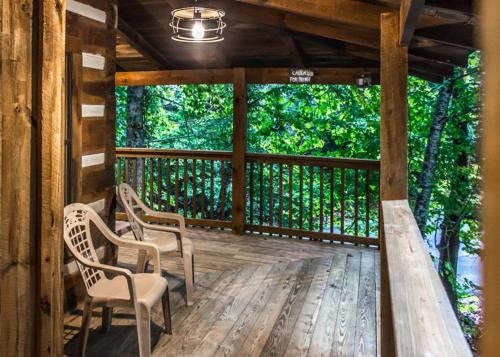 Hatfield Hideaway — Pigeon Forge — photo 2