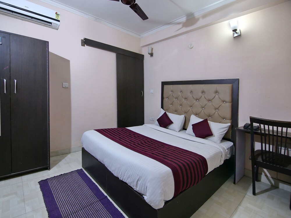 OYO 709 Hotel Cross Winds - carbon neutral hotel in Noida