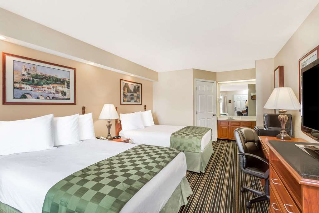 Super 8 by Wyndham Orangeburg North - photo 4