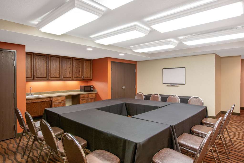 AmericInn by Wyndham Ottumwa - photo 22