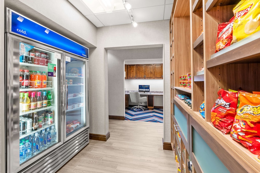 Hampton Inn & Suites Fairbanks - photo 29
